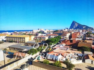 Lloguer Pis  Calle nueva linea. Piso de 3 dormitorios con vistas a gibraltar – 790 €/mes