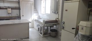 Traspàs Local Comercial  Plaça de ramon mir. Traspaso de obrador de pan-pastelería con cafeterïa