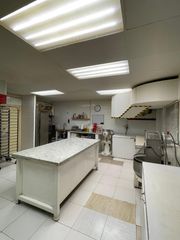 Lloguer Local Comercial a Carrer de joan llaverias 10. Alquiler local negocio obrador con cafeteria-degustación
