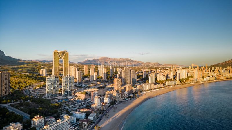 Foto 8a872e16-cf0b-4020-b819-cb7d21c0f482. Apartament amb calefacció aparcament piscina a Playa Poniente Benidorm