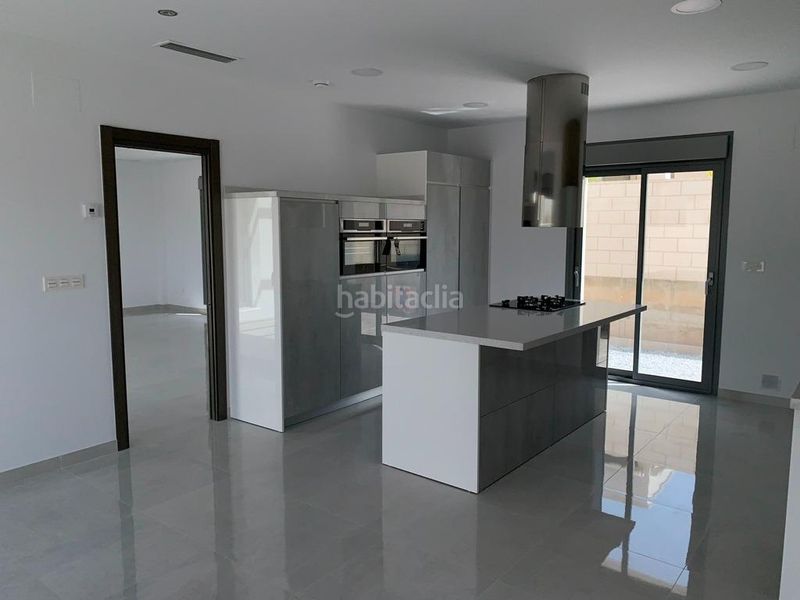 Foto aadbe8a8-5ca5-4431-ab5f-21fc6990930b. Xalet amb piscina a Pinoso