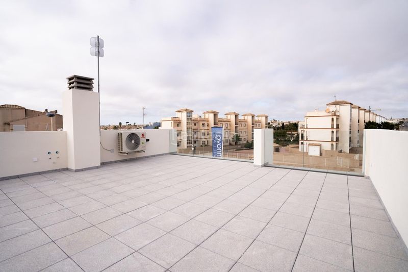 Foto c326ae60-0174-4e0e-a812-d2639b71418a. Casa amb piscina a Los Almendros Orihuela