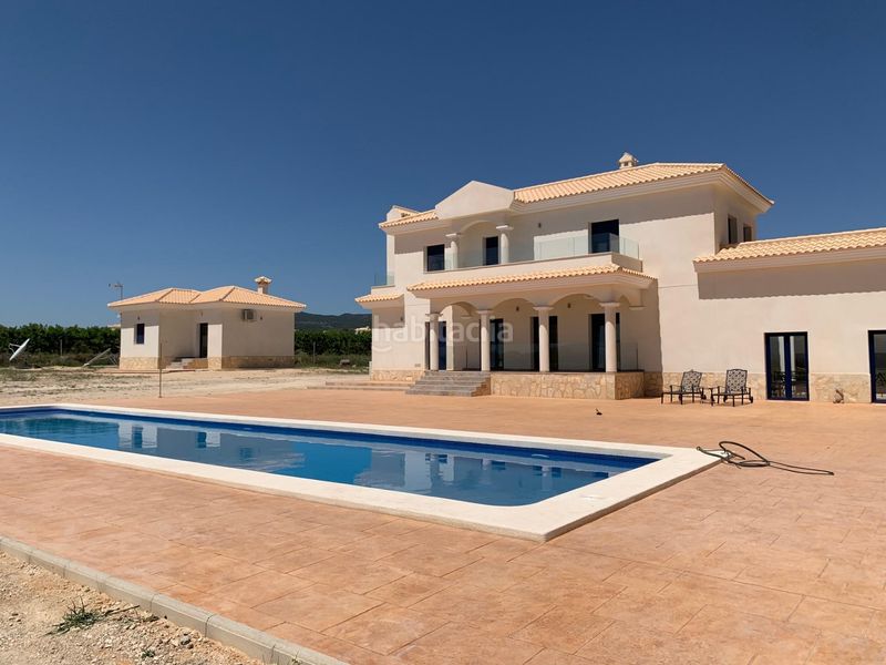 Foto 1016f389-5ed0-4a29-a882-612da5ebf5a4. Xalet amb piscina a Pinoso