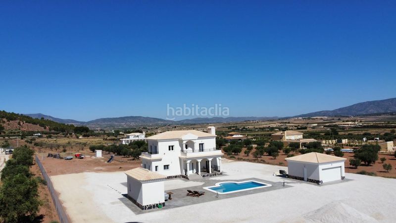 Foto 15b8c7c2-336e-43c7-897b-9a4bf9432a59. Xalet amb piscina a Pinoso