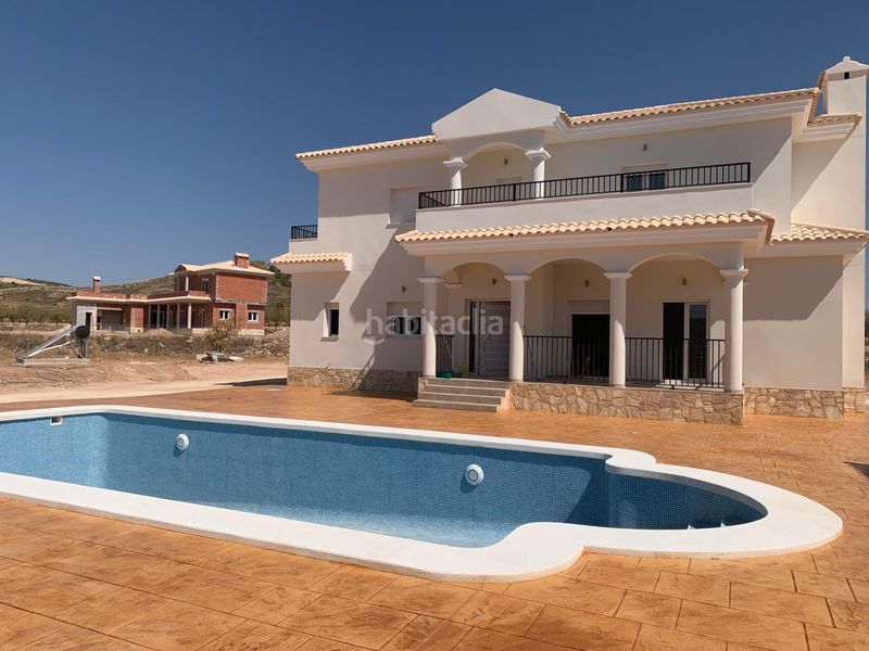 Foto bb83ae0b-2ca4-47fe-8523-70236e3ac45f. Xalet amb piscina a Pinoso