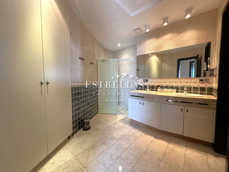 Foto a5479c35-0bdc-4198-92ad-8ba90a411879. Àtic amb calefacció aparcament piscina a Juzgados - Plaza de Toros Benidorm