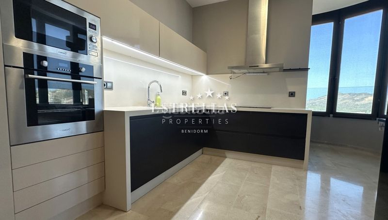 Foto f267566f-7410-43ac-bbff-74dde8521908. Àtic amb calefacció aparcament piscina a Juzgados - Plaza de Toros Benidorm