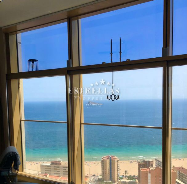 Foto d597d4bc-ce03-4c98-be45-5b9faef545f9. Apartamento en Playa Poniente Benidorm