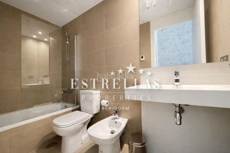 Foto c8f89117-21eb-4526-84dc-3f203df70ab2. Apartament amb calefacció aparcament piscina a Playa Poniente Benidorm