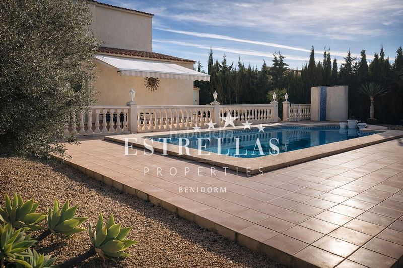 Foto b5680473-6a59-496e-bdaa-bfda8a392890. Chalet en El Tossal-Bello Horizonte Nucia (la)