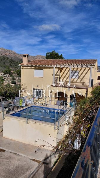 Foto 5dacbcc9-9cd7-4813-b513-0fdba1ee4452. Masia amb aparcament piscina a Relleu