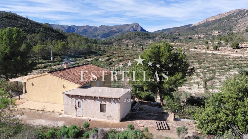 Foto bf924aab-a4ed-4b66-ab2f-74b5404a7ed0. Masia amb aparcament piscina a Relleu