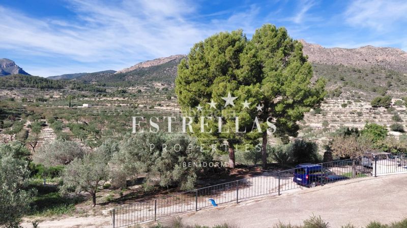 Foto cd5956a6-cdbc-4318-8574-4c67c4356eb4. Masia amb aparcament piscina a Relleu