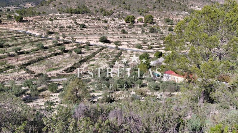 Foto ff1f7437-e820-459c-80a5-e39710ffd740. Masia amb aparcament piscina a Relleu