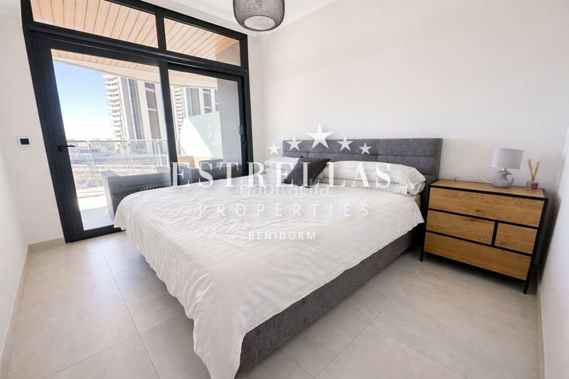 Foto 98e43676-b051-49a7-976b-e61736f0b70b. Apartament amb calefacció aparcament piscina a Playa Poniente Benidorm