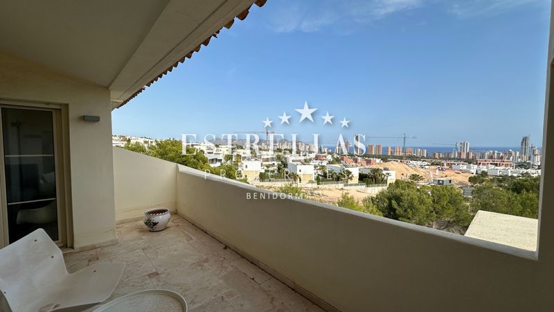 Foto df6b5bbb-8462-4647-befd-8f85e27b7a19. Àtic amb calefacció aparcament piscina a Golf Bahía Finestrat