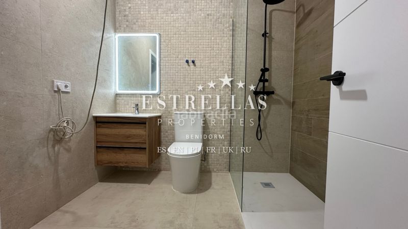 Foto 5f0438b1-7c27-47dc-9a89-4292c14fb129. Apartament amb calefacció piscina a Playa Poniente Benidorm