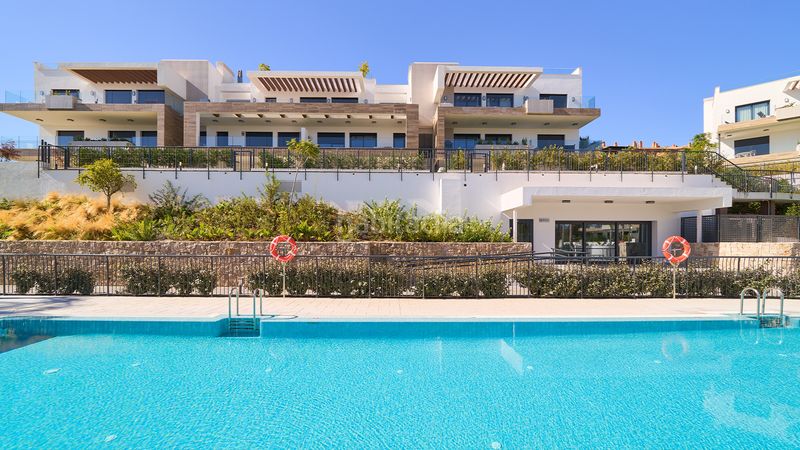 Foto 188085d2-0a4e-44f1-b8d5-c5486e51e0c0. Apartament a Benatalaya Estepona