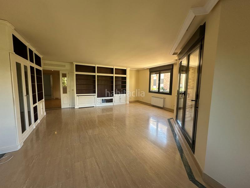 Foto a59575b9-3913-4143-bacd-a93d838403f8. Rent flat with heating parking pool in Monte el Pilar Majadahonda