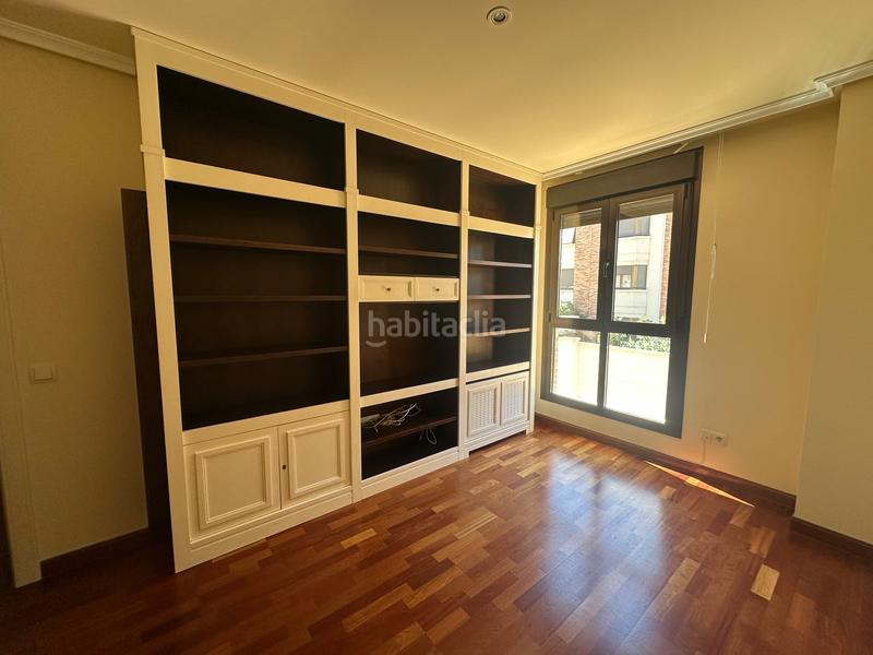 Foto c87b7ac1-1b54-432b-844d-ca4d2c39ada0. Rent flat with heating parking pool in Monte el Pilar Majadahonda