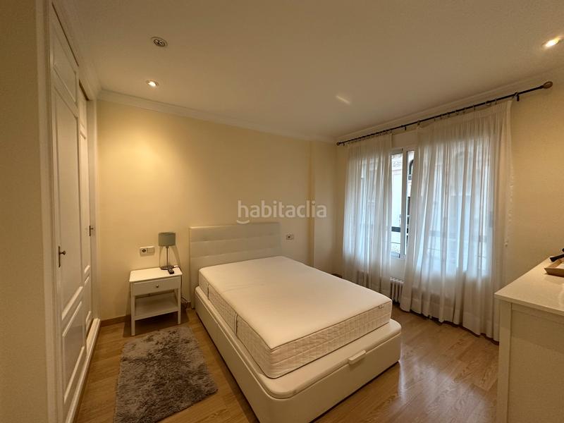 Foto b45fb834-dade-454f-b9e9-94b36090da9e. Rent apartment with parking in Almagro Madrid