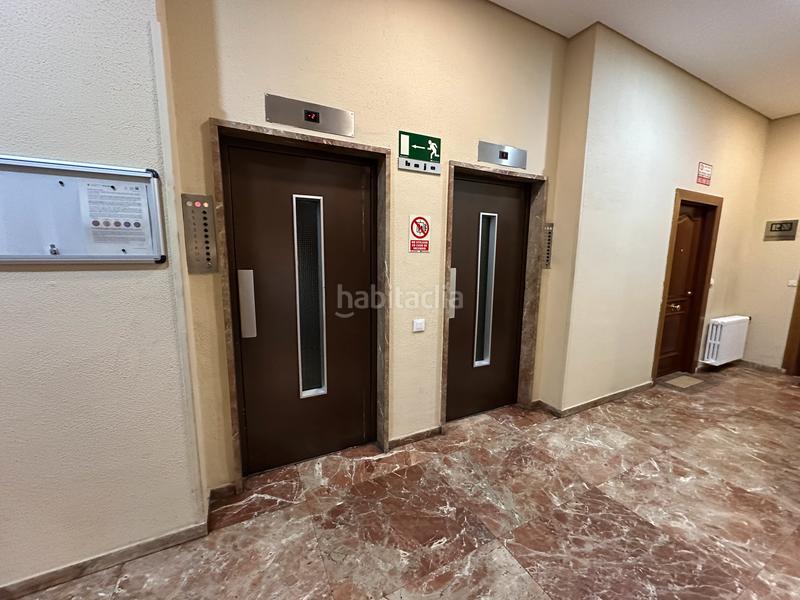 Foto f082cc5e-37f7-4286-b364-a71aca290282. Rent apartment with parking in Almagro Madrid