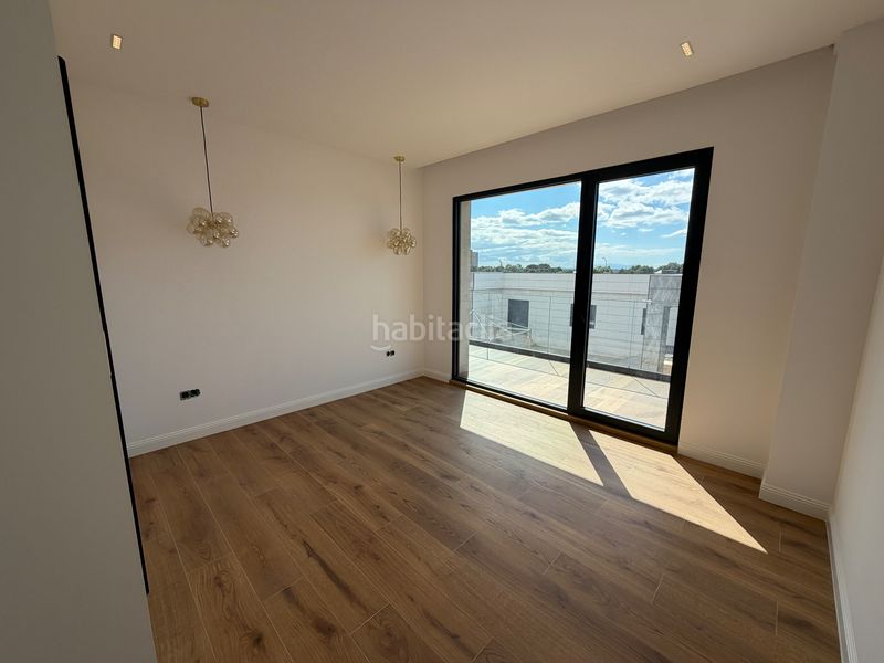 Foto ce7ed315-ce76-4acd-932f-866d86f1ac2f. Casa a schiera con parcheggio piscina in El Bosque Villaviciosa de Odón