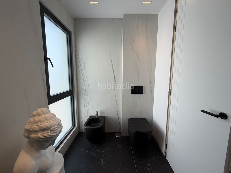 Foto f674a208-2d53-44b1-9f49-b8515cb5a784. Casa a schiera con parcheggio piscina in El Bosque Villaviciosa de Odón