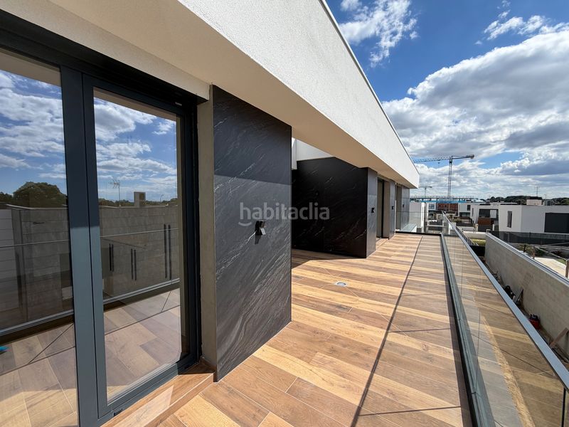 Foto f7207b53-6f85-453b-b0be-a12b03e9c50a. Casa a schiera con parcheggio piscina in El Bosque Villaviciosa de Odón