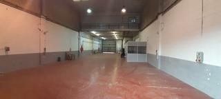 Lloguer Nau industrial  Camí sagraments. Nave totalmente equipada con buen acceso para camión trailer.