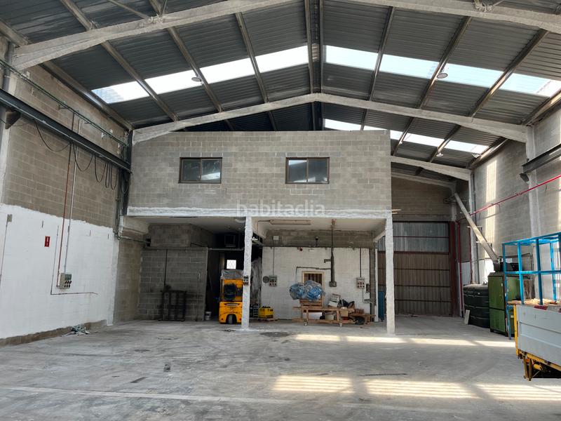 Foto f0c80bd5-fedd-42f2-871a-7204046c532e. Alquiler nave industrial nave equipada con puente grua 6 toneladas y gran patio en Sant Esteve Sesrovires