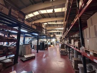Bâtiment à usage industriel  Camí sant cristòfol. Nave totalmente equipada al lado de autovia a2