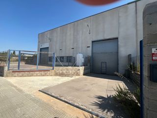 Rent Industrial building in Carrer del progres pol ind camp de la serra 3. Nave diáfana totalmente equipada