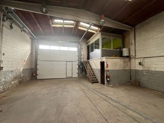 Lloguer Nau industrial  Carrer miguel servet. Nave industrial suministros dados de alta