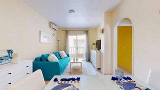 Etagenwohnung in Avenida purisima de la 47. Apartamento a 100 metros del mar con terraza y piscina comunitar