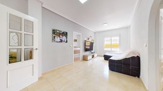 Piccolo appartamento in Montesinos (Los). Planta baja de 3 dormitorios con piscina comunitaria y aire acon