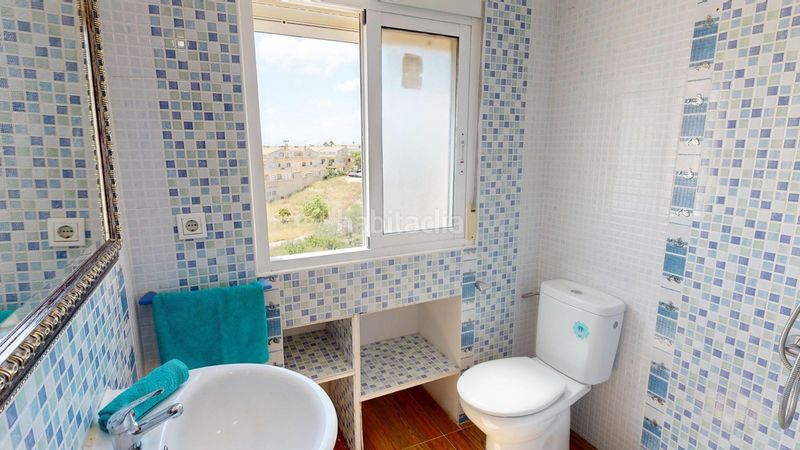 Foto b07d2d3c-c16f-44b5-92f3-3c4e5b2d928e. Casa amb aparcament piscina a Playa Flamenca Orihuela