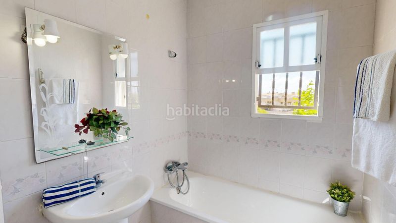 Foto f1e3d98b-bd57-4561-95df-f58a5683a5e7. Casa amb aparcament piscina a Playa Flamenca Orihuela