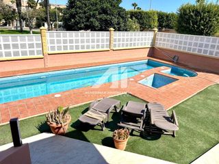 Chalet en Almerimar. Chalet en venta en almerimar