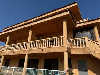 Chalet à San Fulgencio. Villa espaciosa en la marina