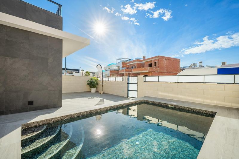 Foto a0ad048f-056f-4f1c-a0e1-65bc1540a8c7. Chalet a la venta estupendas villas de lujo , alicante en Benijófar