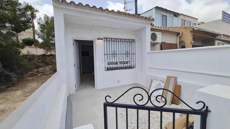 Foto d7dab20f-a2d5-4995-b722-d942440055b5. Casa adosada chalet pareado con dos terrazas, en Villamartín-Las Filipinas Orihuela
