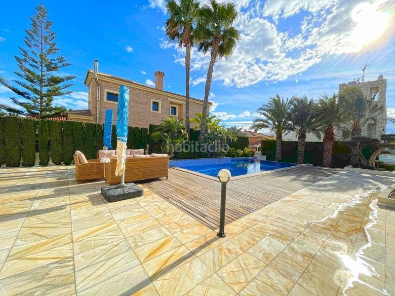 Foto 5301b150-fa3d-4285-9e5f-2c717a144d8b. Chalet lujoso chalet de 4 plantas en mar azul en La Veleta Torrevieja