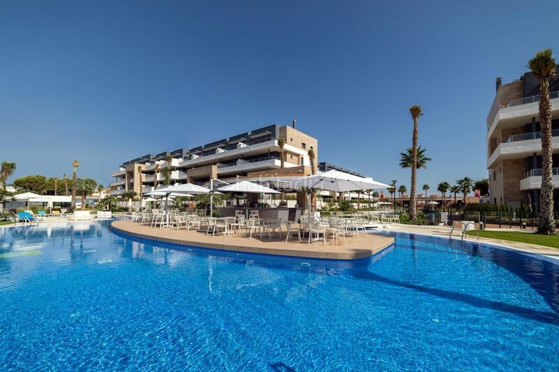 Foto 0297887d-0d74-4cf5-b96d-94aa819e92e8. Ático en calle pablo picasso 1 exclusivo apartamento en flamenca village, costa en Orihuela
