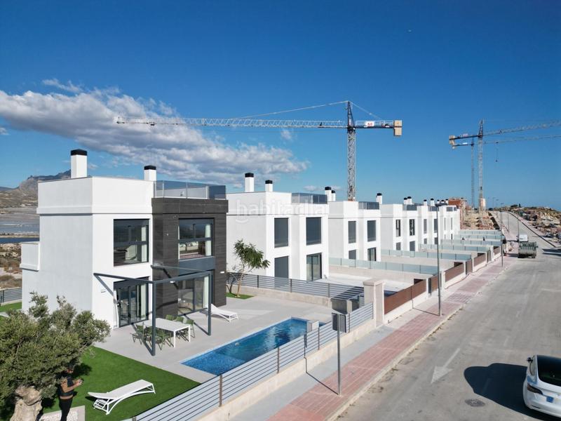 Foto 4a2ca6ce-f87f-4a1e-85d6-3c2b63679ce8. Chalet elegante chalet con piscina en partida en Centro Mutxamel