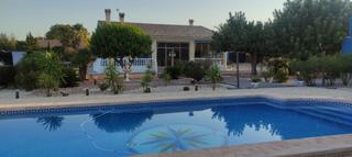 Casa a Partida de matola 178 a. Chalet independiente con piscina, placas solares y gran parcela