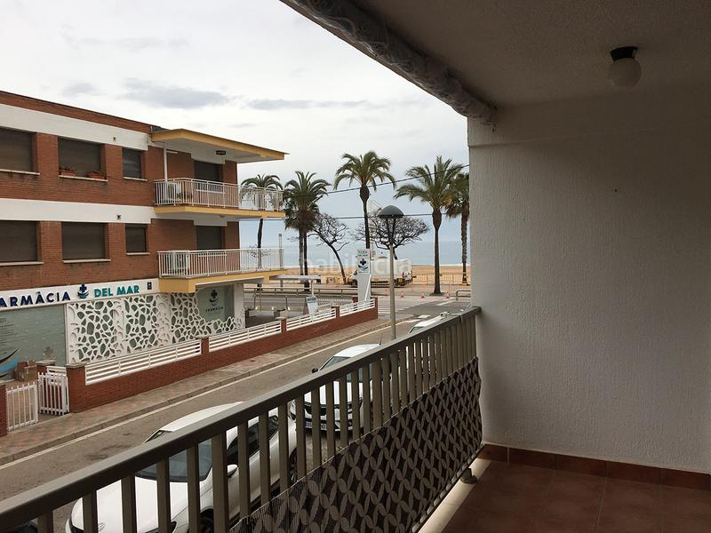 Foto 6e039130-8ce6-4190-9c93-9d87f394743b. Apartamento apartament totalment reformat, situat a primera línea de platja en Cambrils