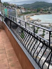 Pis a Área Romántica. Vivienda con terraza y vistas al mar