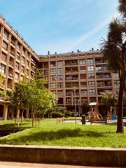 Pis  Segundo izpizua kalea. Exclusiva vivienda en gros junto a la playa de la zurriola