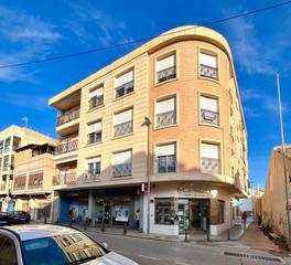 Piso  Avenida de vega baja. Gran piso céntrico en rojales.